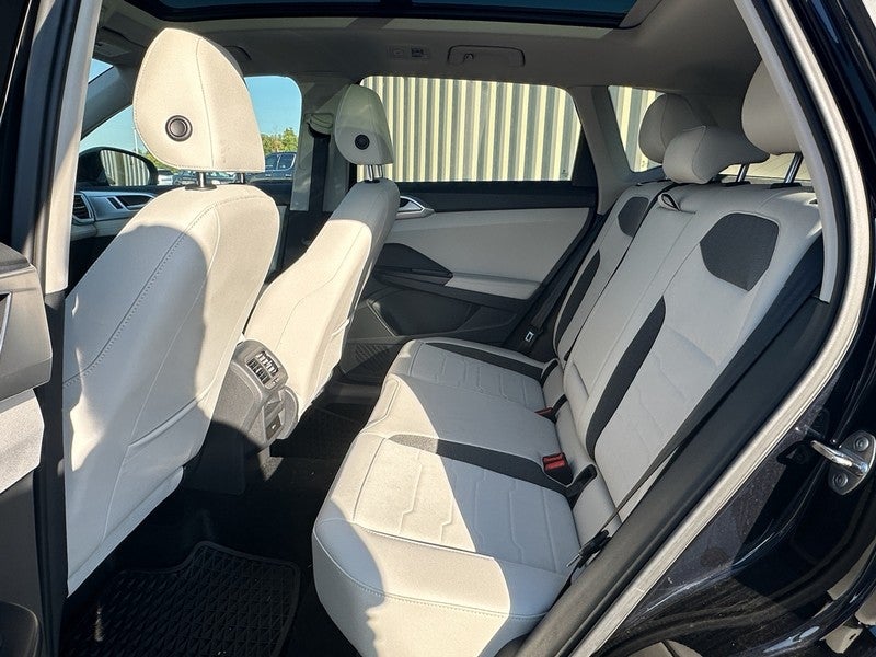 2025 Volkswagen Taos SE 4MOTION