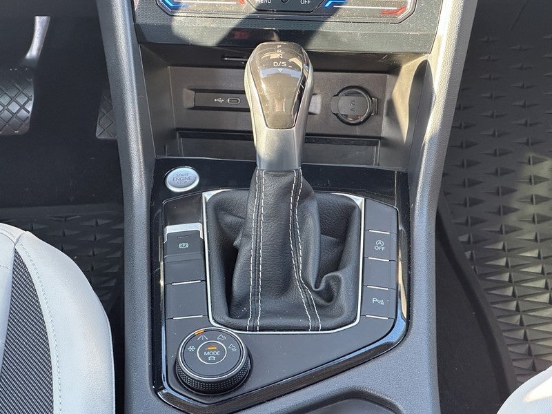 2025 Volkswagen Taos SE 4MOTION