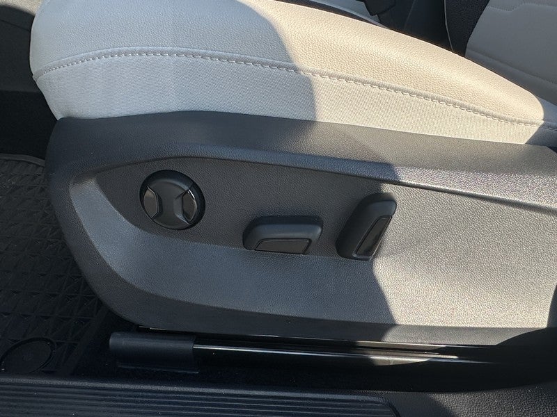 2025 Volkswagen Taos SE 4MOTION