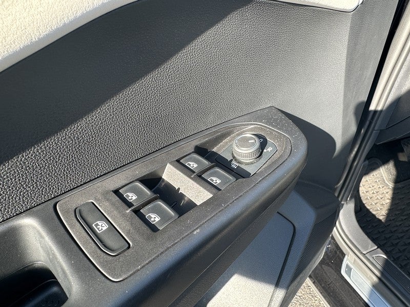 2025 Volkswagen Taos SE 4MOTION