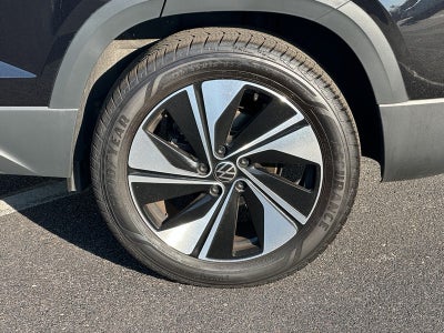 2025 Volkswagen Taos SE 4MOTION