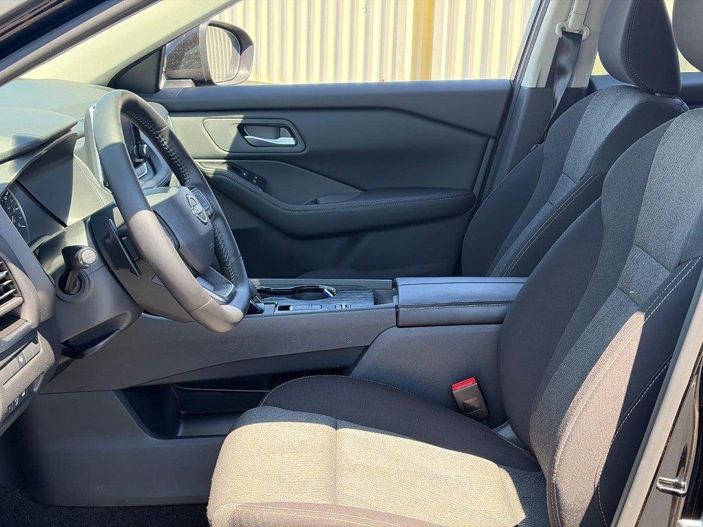 2025 Nissan Rogue FWD SV