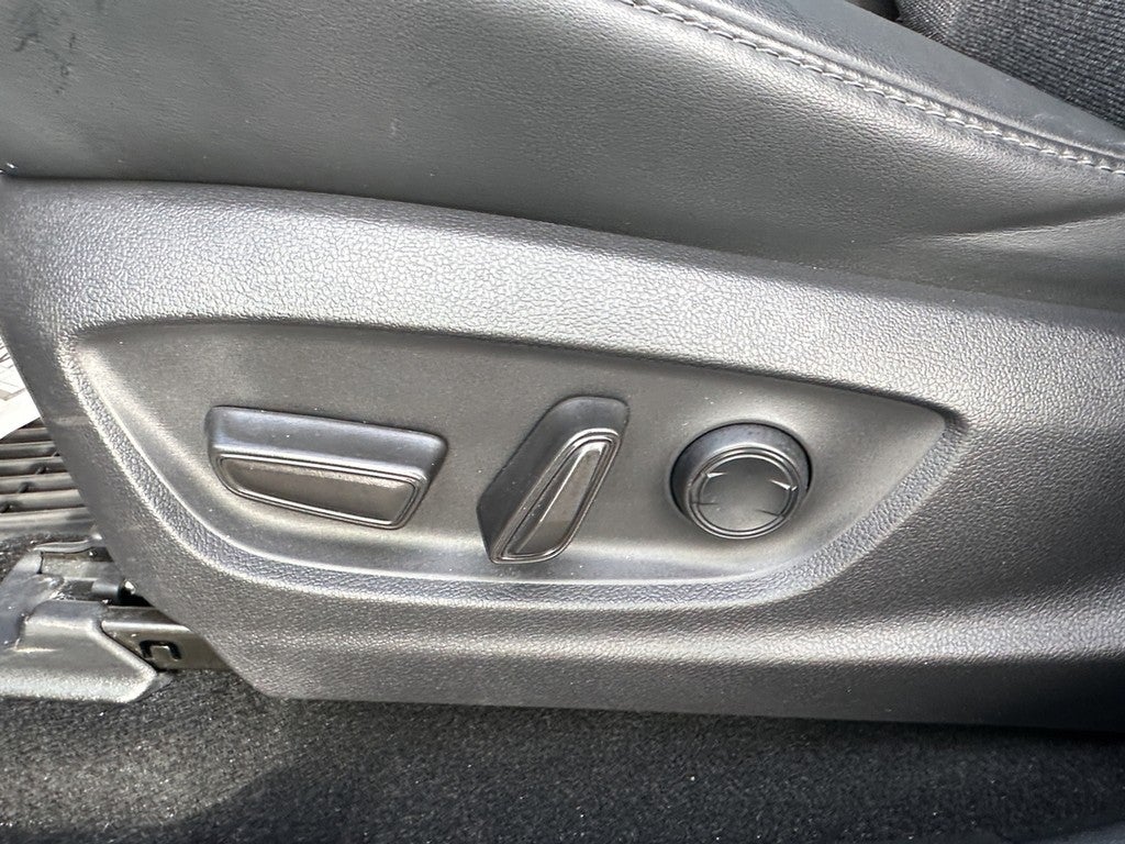 2023 Toyota Crown XLE AWD (Natl)