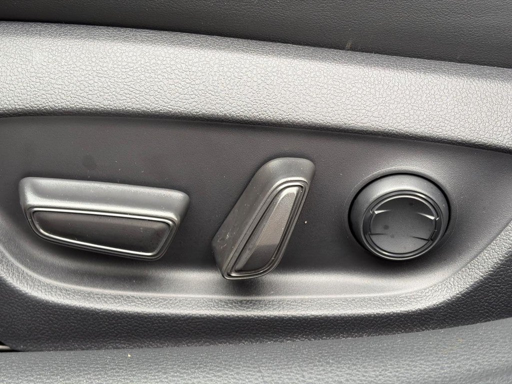 2026 Toyota Prius Plug-In Hybrid XSE Premium (Natl)