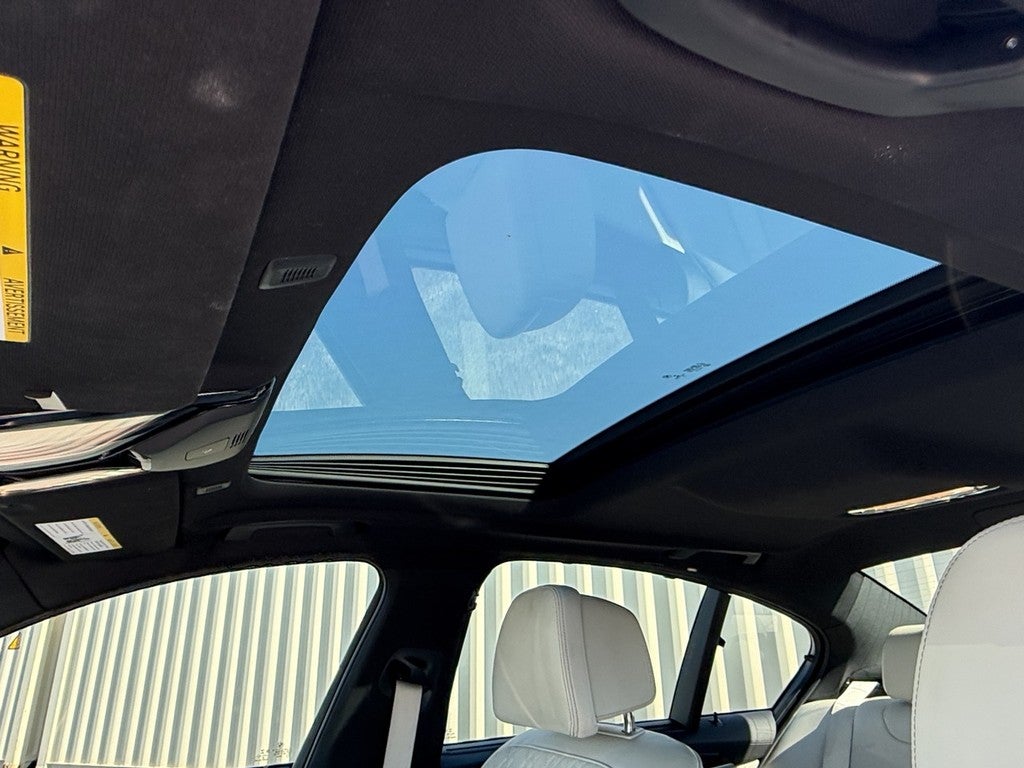 2021 BMW 5 Series M550i xDrive Sedan