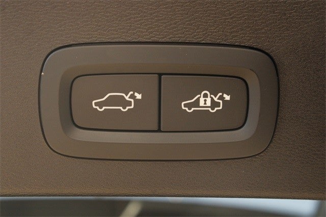 2021 Volvo XC40 Recharge P8 eAWD Pure Electric